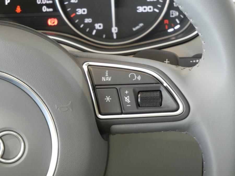 Детали интерьера Audi A6 3.0T S-Line Sedan (4G, C7) 2011 года  (WW) (фото 68 из 115)
